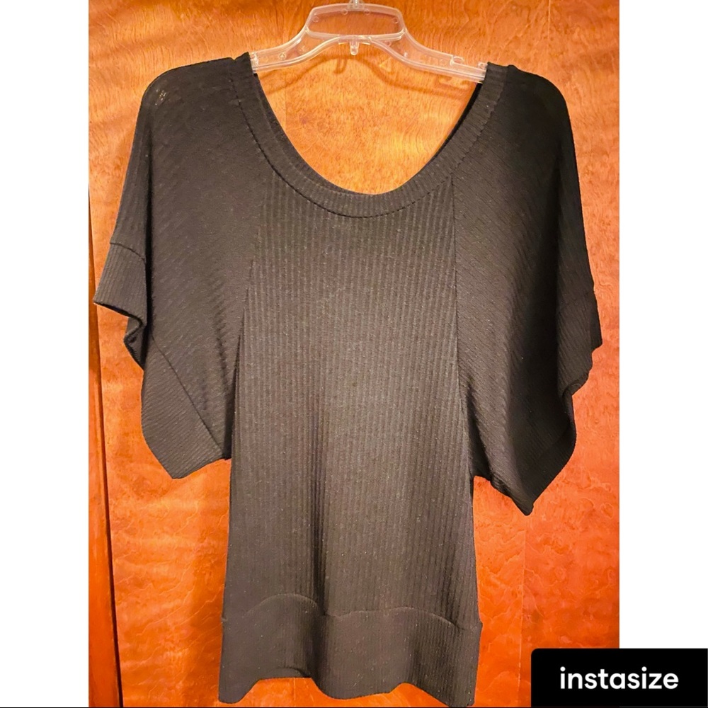 Black shirt sleeve shirt with button detailing
